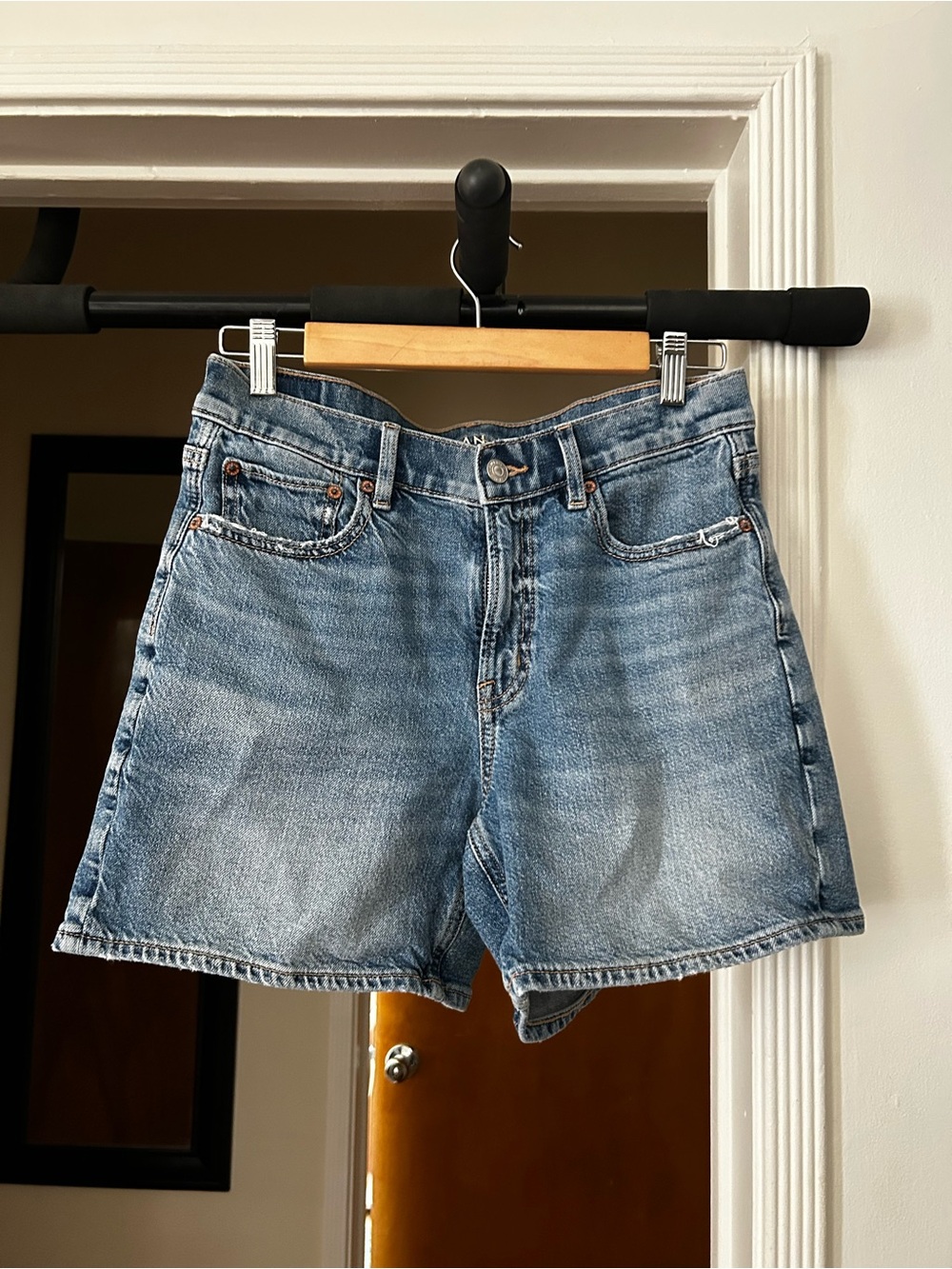 American Eagle Women's High-Rise Relaxed Light Blue Denim Jean Shorts. Size 2